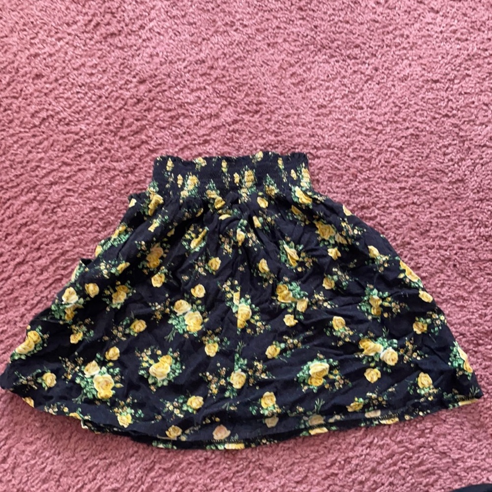 Stretchy waist skirt with zipper and pockets